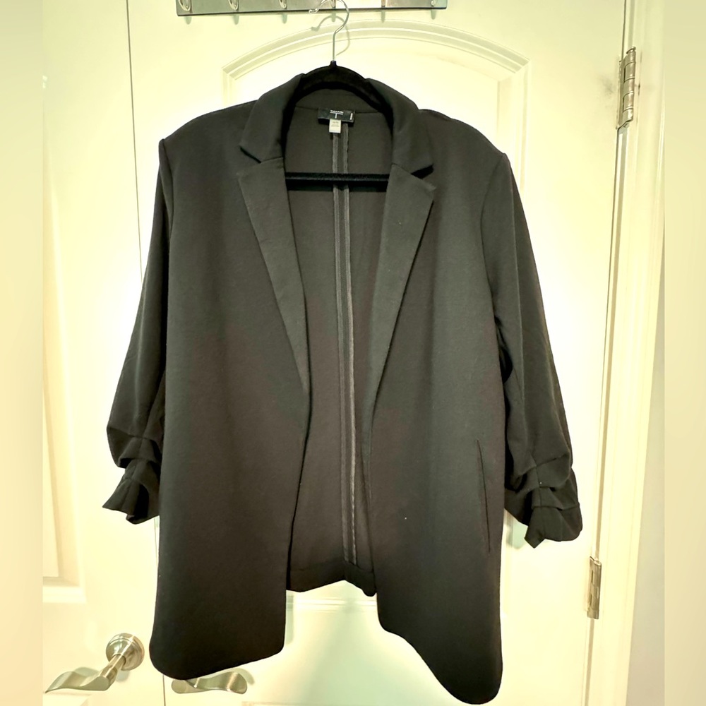 Tahari Black Blazer with Ruched Sleeves and Open Front 1x